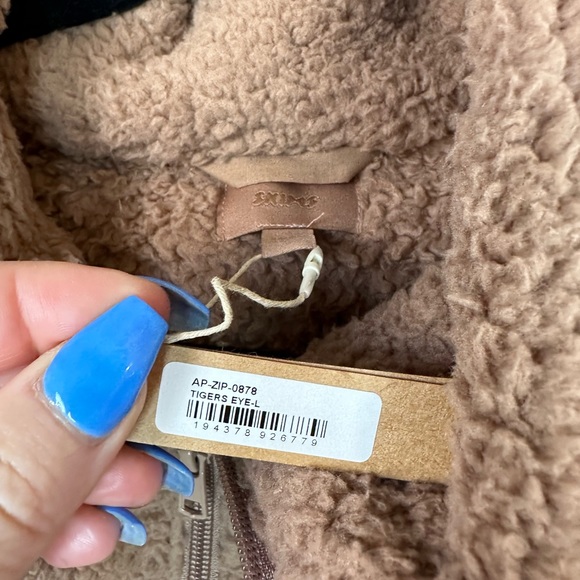SKIMS Cropped Teddy Zip Up Jacket Sz. L Tigers Eye - Picture 7 of 7